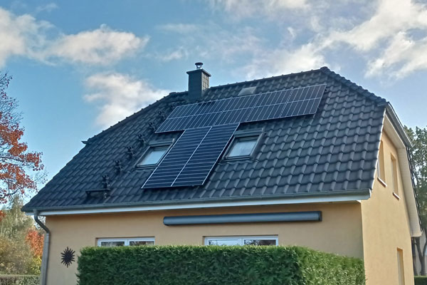 Einfamilienhaus mit Solarpanelen, Panketal